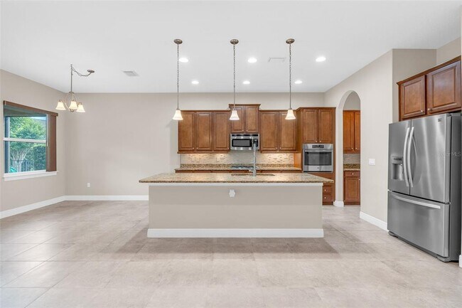 Building Photo - 903 Victoria Hills Dr S