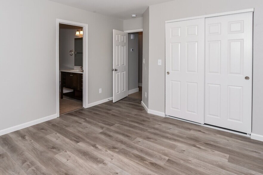 Building Photo - 5004 Crystal Breeze Ln