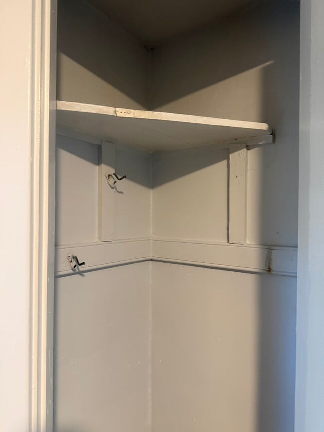 Building Photo - 3426 Woodburn Ave