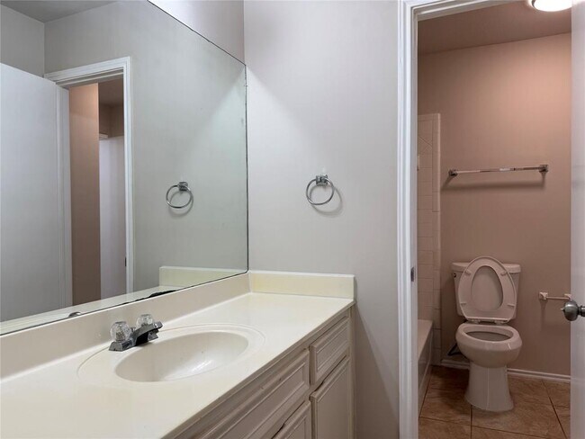 Building Photo - 16702 Tomcat Dr