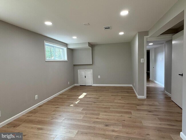 Building Photo - 5507 Kings Park Dr