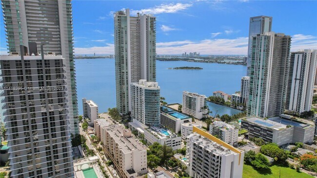 Building Photo - 480 NE 30th St