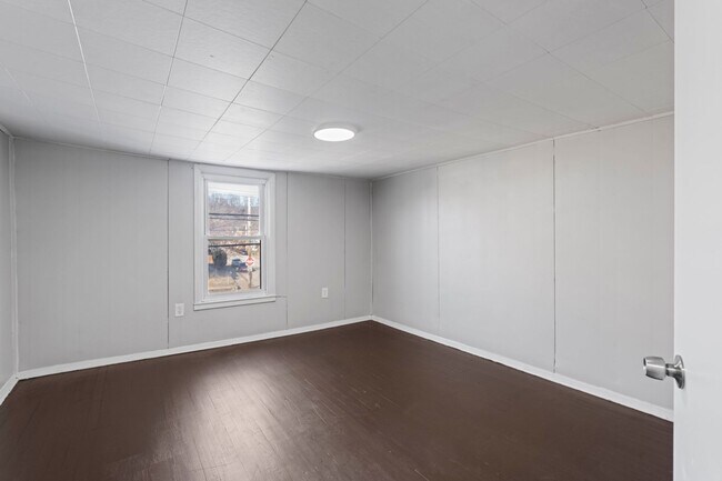Building Photo - 115 River Ave