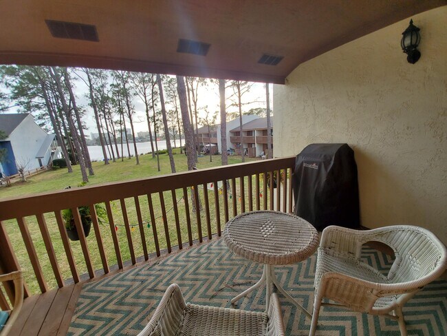 Building Photo - 6901 N Lagoon Dr