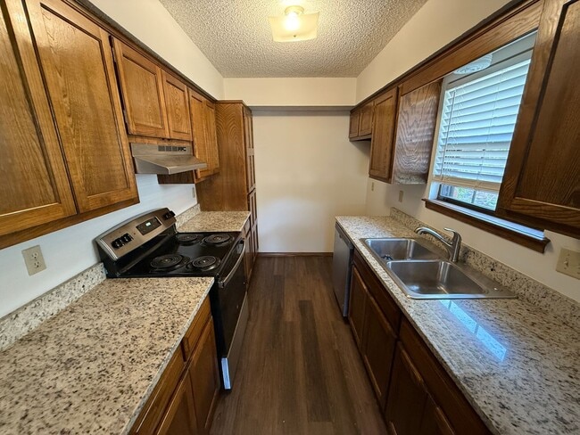 Building Photo - 3 Bed Duplex Living Room and Fireplace