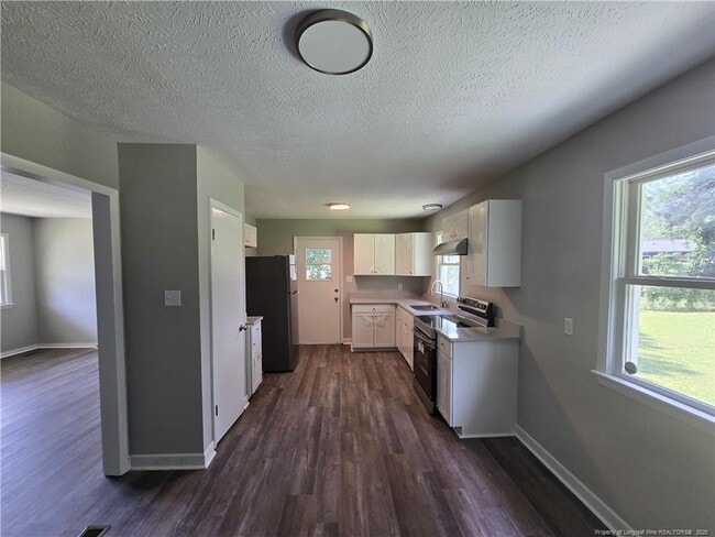 Building Photo - 303 Cartwright Dr
