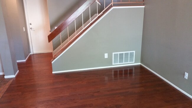 Building Photo - 2BED/2.5BATH