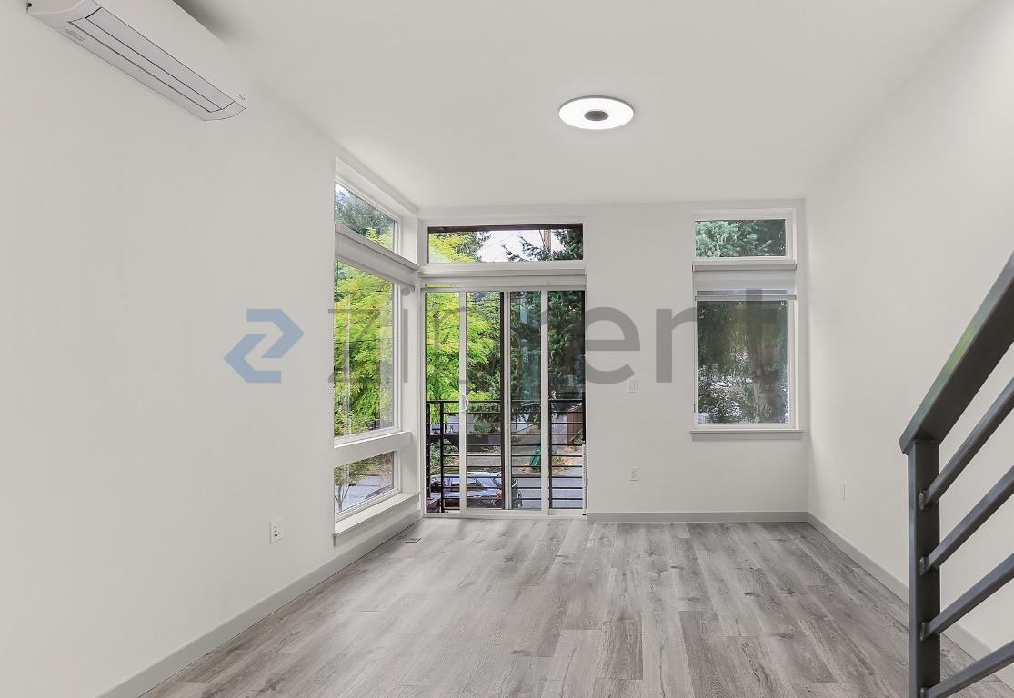 Building Photo - Unit C