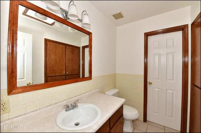 Building Photo - 2629 Lake Victoria Dr