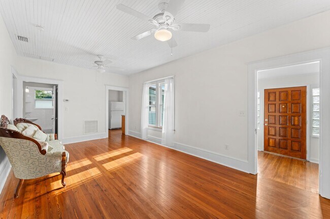 Building Photo - 1804 Tangerine St