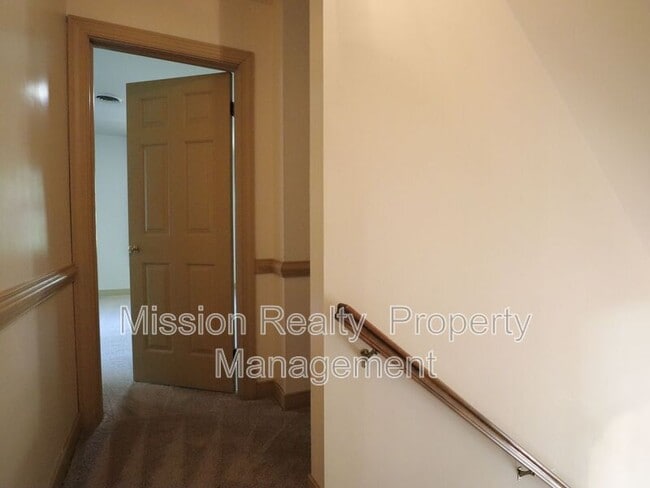 Building Photo - 7580 Rockfalls Dr