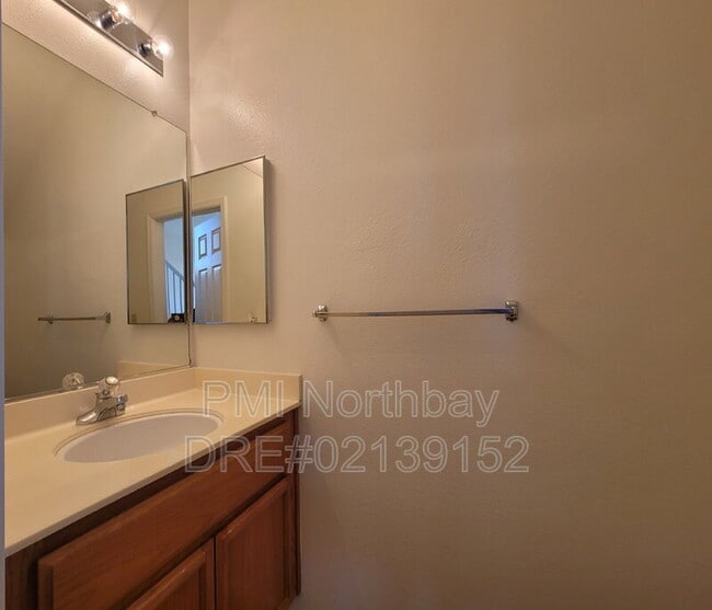 Building Photo - 68 Manchester Dr