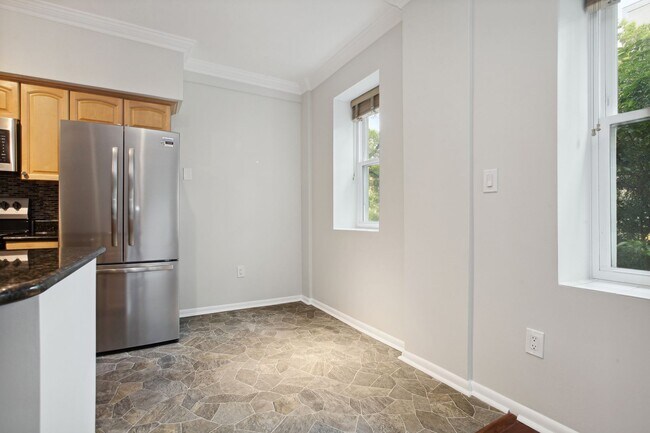Building Photo - Move In Special! Logan Circle/ Dupont! Available Now! High End // 2 Bedroom / 2 Bathroom Condo
