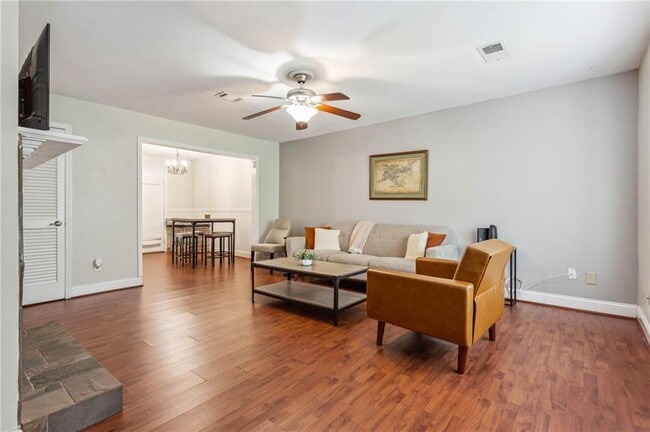 Building Photo - 102 Holcomb Ferry Rd