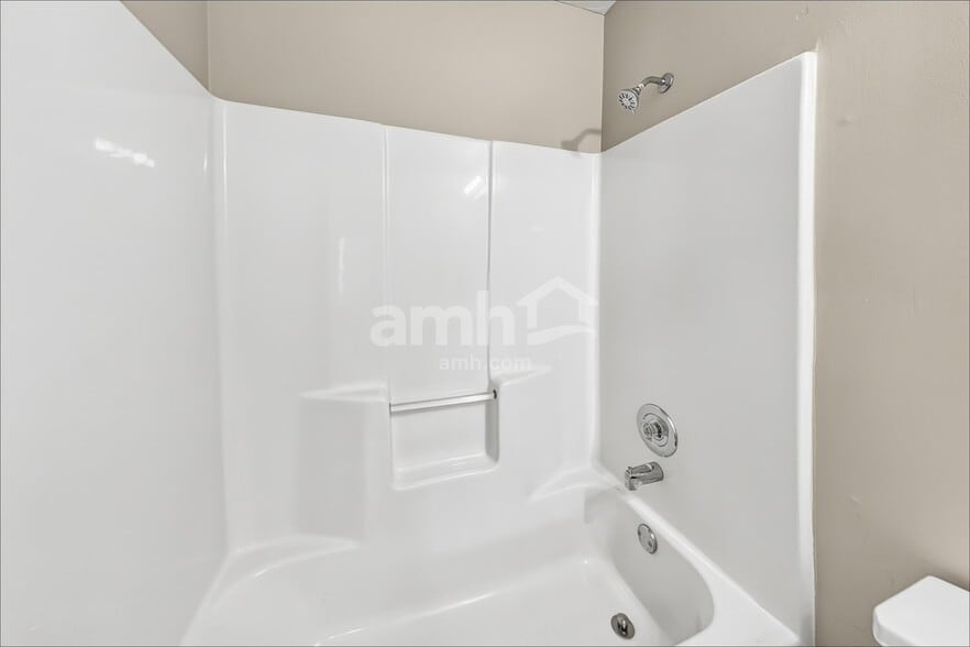 Building Photo - 2535 Lakeview Trl