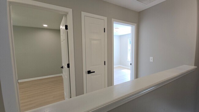 Building Photo - 614 Summerhill Dr