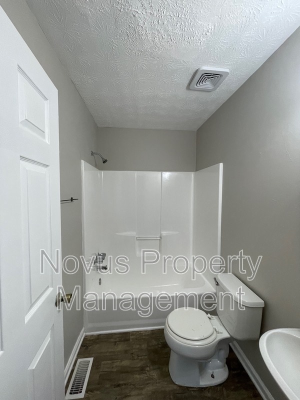 Building Photo - 710 Fertilla St