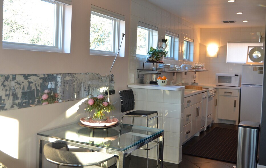 Full Kitchen And Dining - 3208 Milton Ave