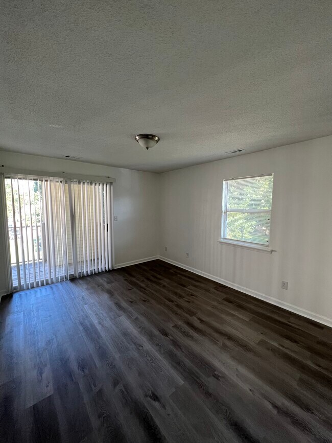 Building Photo - 539 Pineland Cir