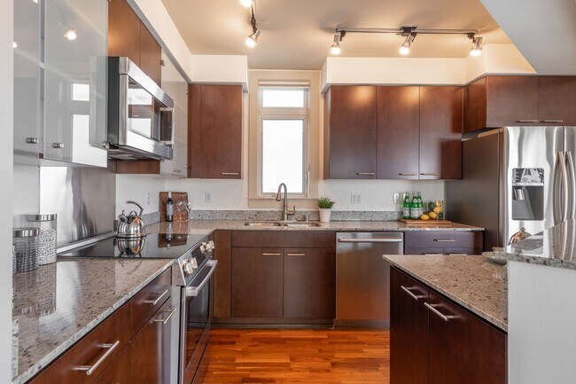 Building Photo - Matae Condominiums - Lower Queen Anne/Bell...