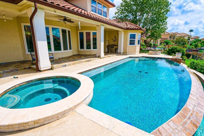 Building Photo - 19027 Crescent Bay Dr