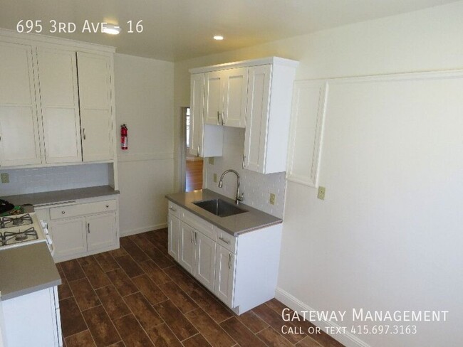 Building Photo - Very large top corner 1 bdrm new kitchen, ...