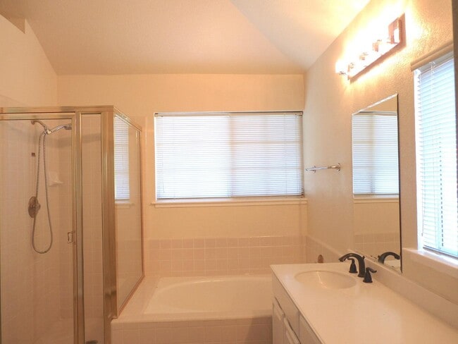 Building Photo - 703 Bahama Ln