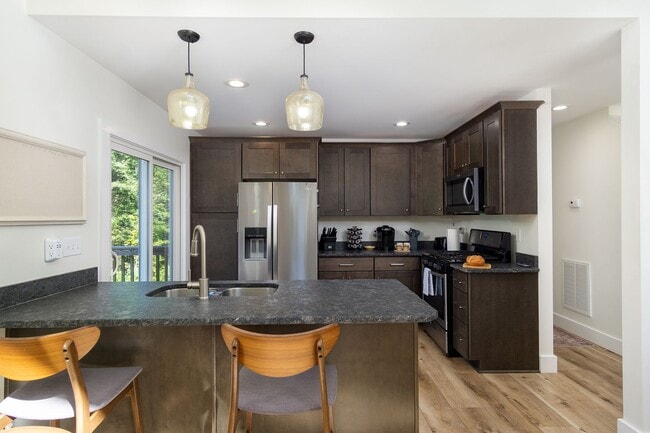 Building Photo - Candler Rental!