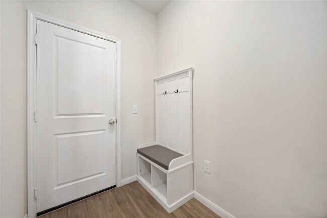 Building Photo - 6434 Lakeview Haven Dr