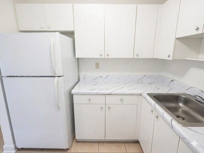 Building Photo - 1755 W 60th St