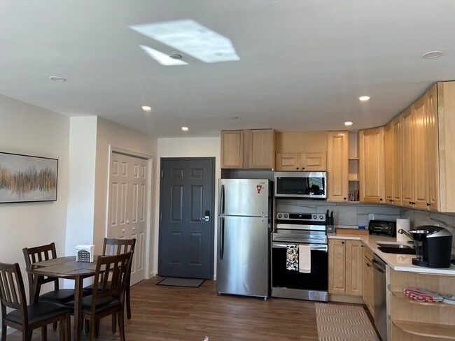 Building Photo - 64 Salem St