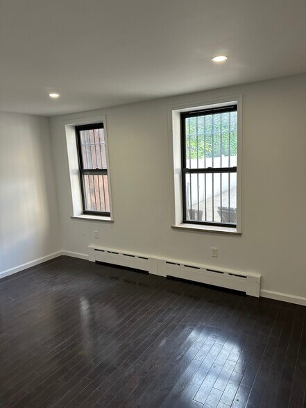 Building Photo - 625 Willoughby Ave
