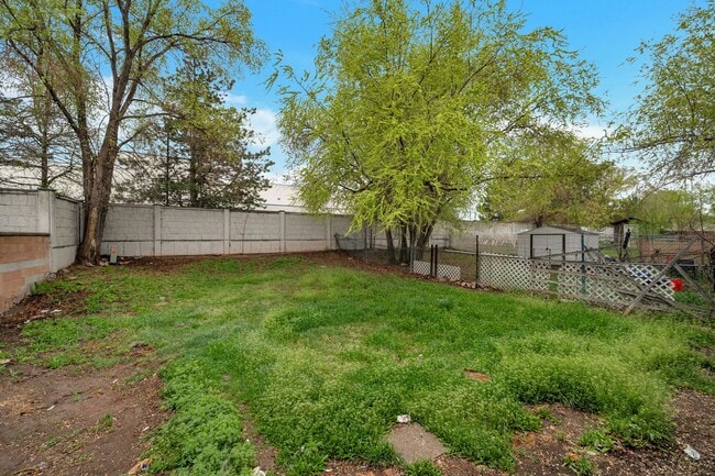 Building Photo - Newly Remodeled 2 Bed 1 Bath Duplex in West Valley