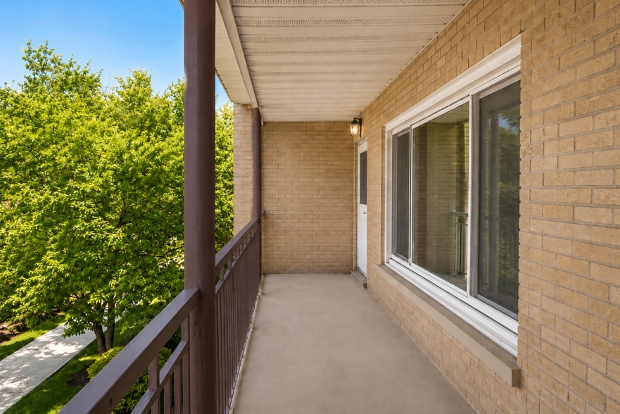 Building Photo - 4925 N Harlem Ave