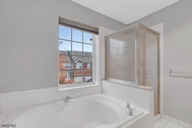 Building Photo - 107 Gladstone Dr