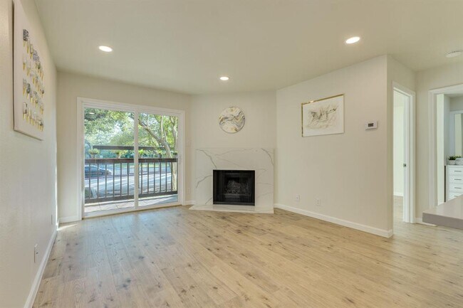 Building Photo - 8888 Tallwood Dr