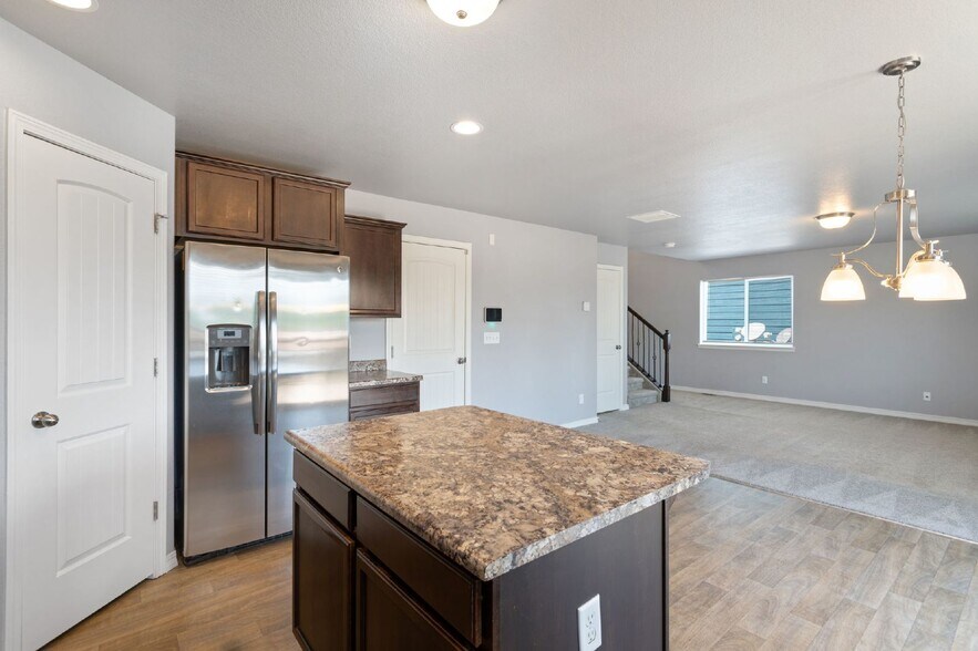 Building Photo - Spacious 4-Bed Home Minutes from Fort Cars...