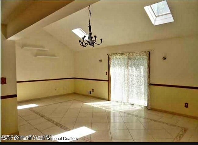 Building Photo - 319 Church St