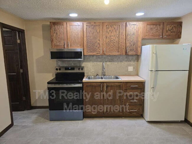 Primary Photo - 15912 W 154th St