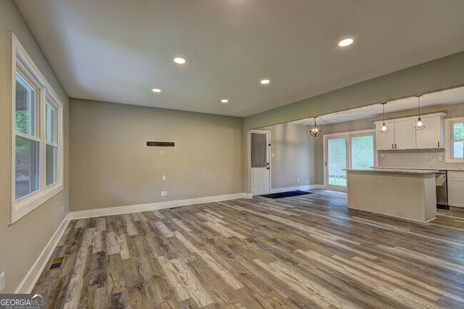 Building Photo - 1675 Bouldercliff Ct SE