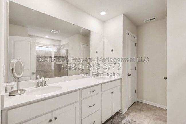 Building Photo - 16110 Winfield Hall Dr