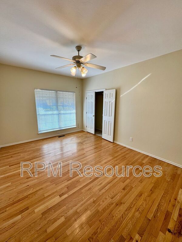 Building Photo - 6213 N Woodcreek Ct