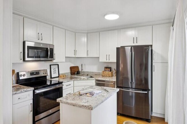 Building Photo - 255 S Rengstorff Ave