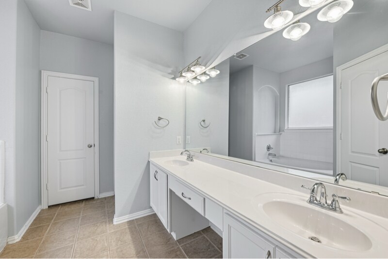 Building Photo - 4405 Grassy Glen Dr