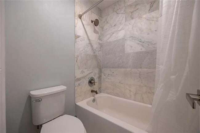 Building Photo - 4984 Meadow Ln