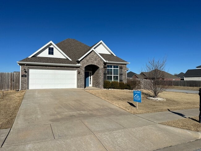 Building Photo - Available Now! Modern 3-Bedroom, 2-Bathroom Home in Legendary Subdivision near Shaw Elementary