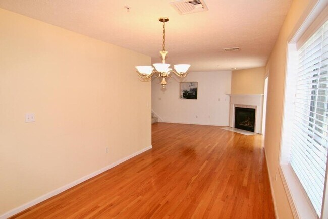 Building Photo - 7 Conant Rd