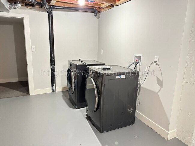 Building Photo - 3092 W Layton Ave