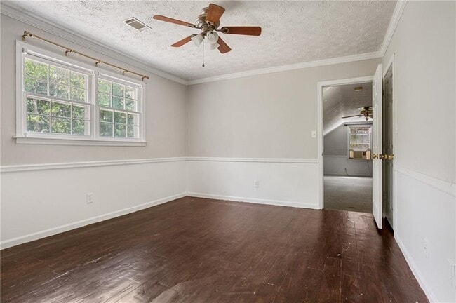 Building Photo - 632 Holt Rd NE