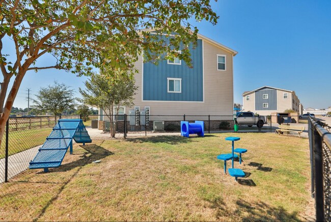 Building Photo - 21155 Gosling Rd